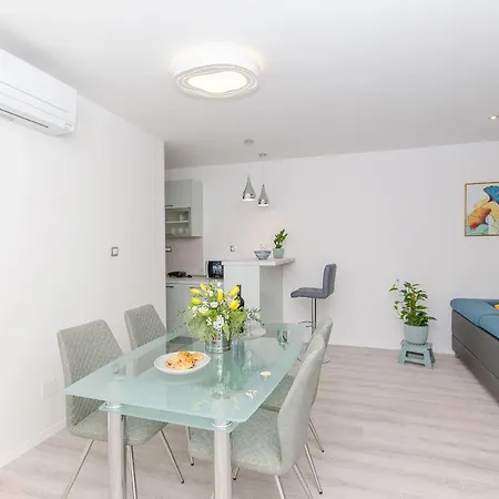 Lägenhet Astrid Split